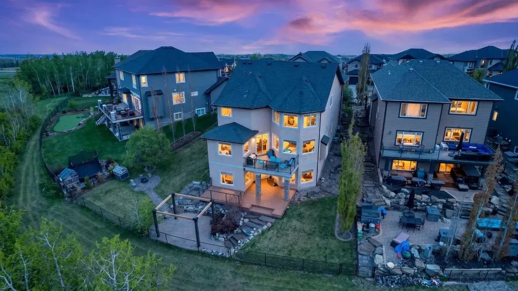 28 Heritage Lake Mews Heritage Pointe AB T1S 4J7