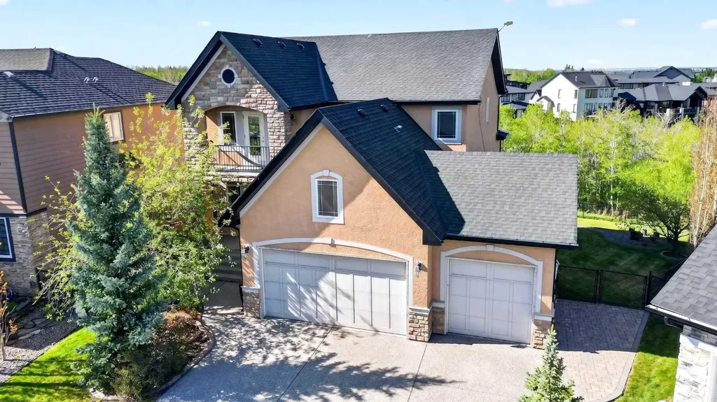 28 Heritage Lake Mews Heritage Pointe AB T1S 4J7