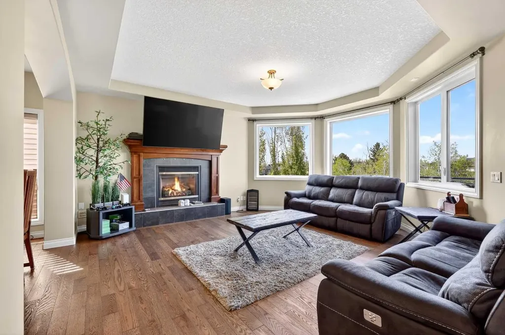 28 Heritage Lake Mews Heritage Pointe AB T1S 4J7