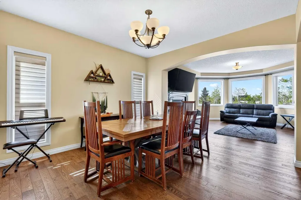 28 Heritage Lake Mews Heritage Pointe AB T1S 4J7