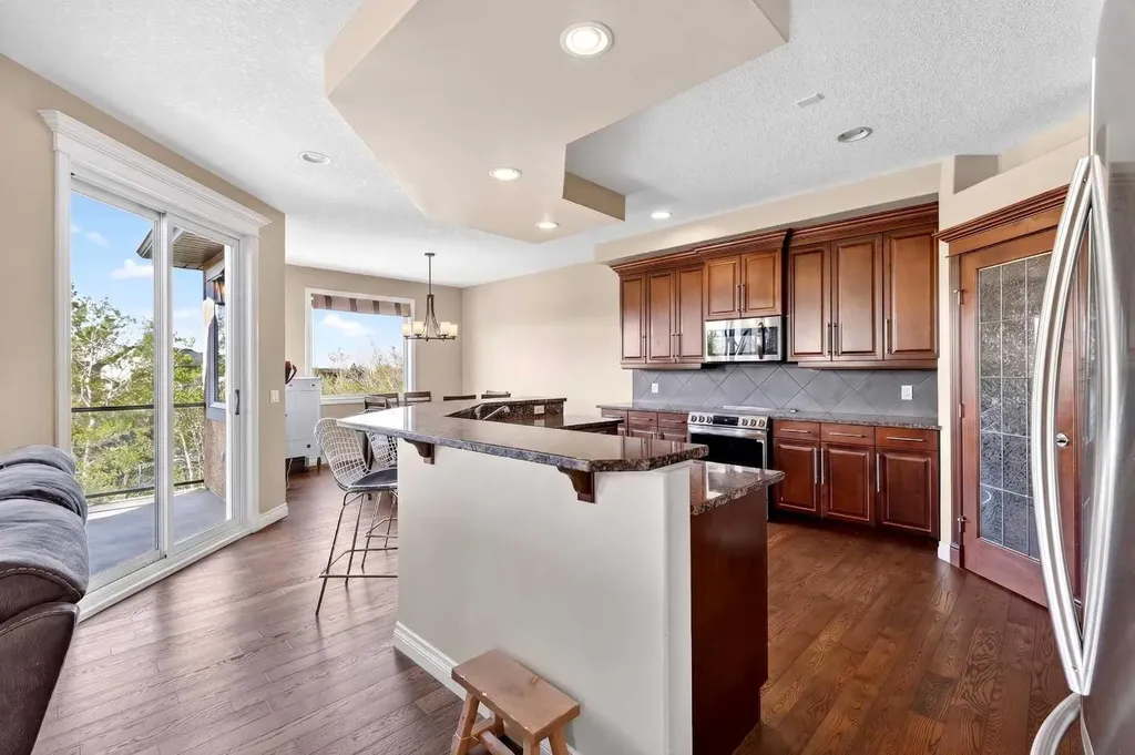 28 Heritage Lake Mews Heritage Pointe AB T1S 4J7