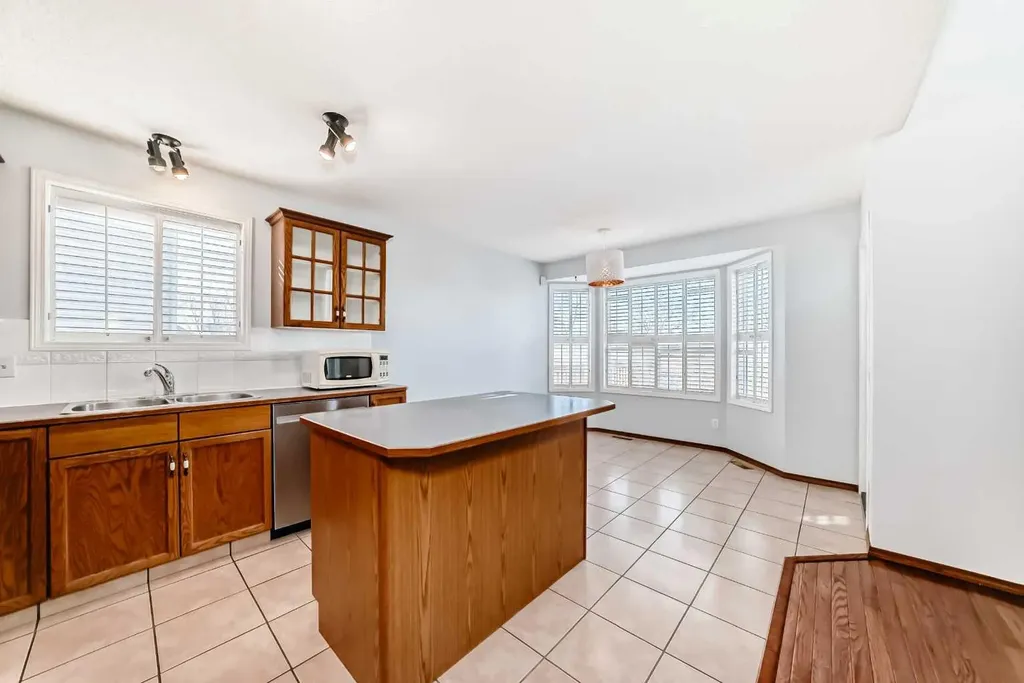 42 Harvest Rose Place NE Calgary AB T3K 4M6