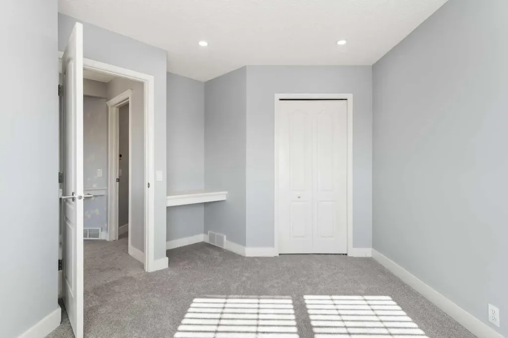 48 Douglas Park Boulevard SE Calgary AB T2Z 2B1