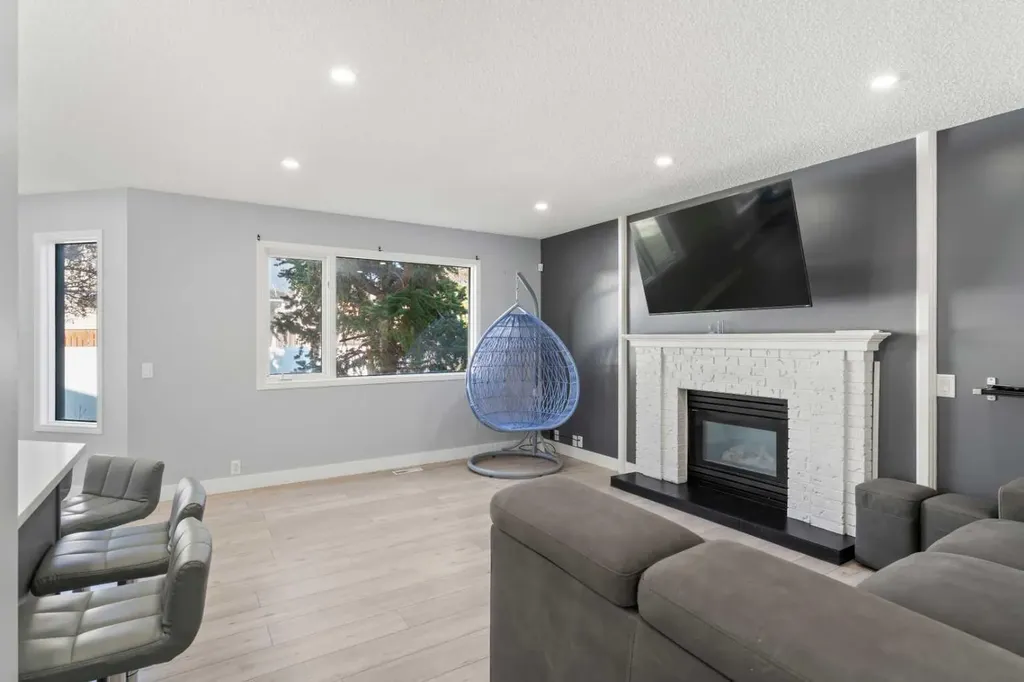 48 Douglas Park Boulevard SE Calgary AB T2Z 2B1