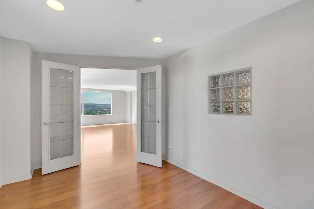 683 10 Street SW Calgary AB T2P 5H3