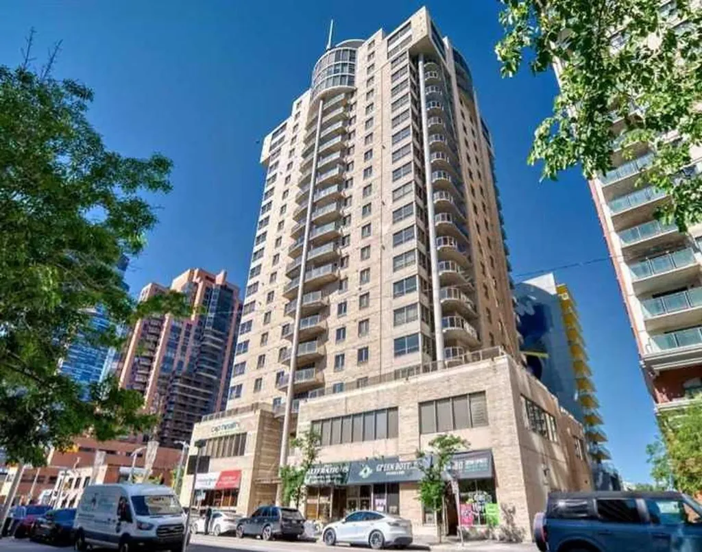 683 10 Street SW Calgary AB T2P 5H3