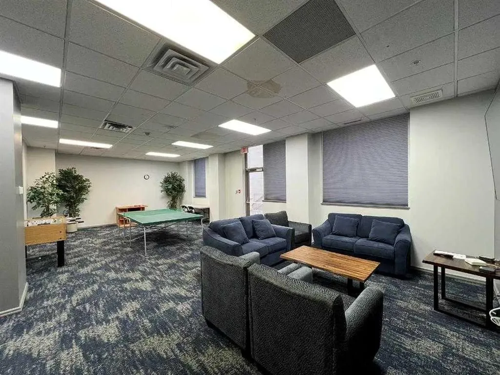 683 10 Street SW Calgary AB T2P 5H3