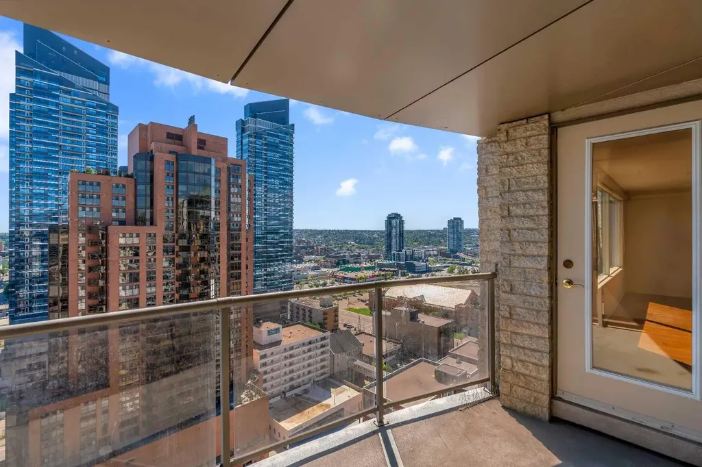 683 10 Street SW Calgary AB T2P 5H3