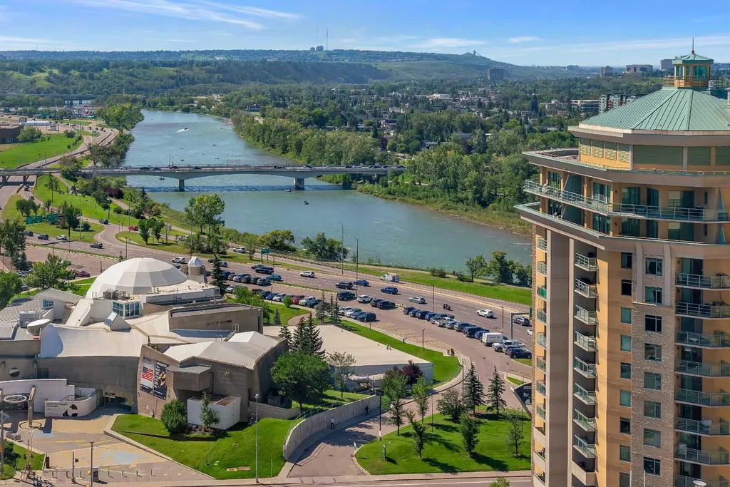683 10 Street SW Calgary AB T2P 5H3