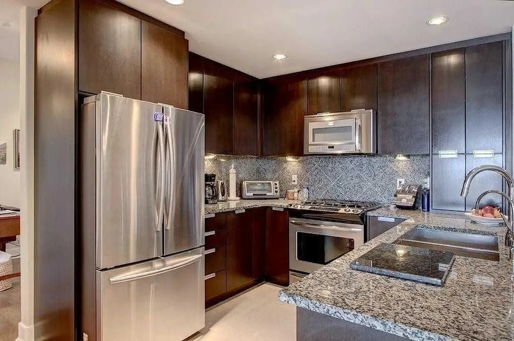 99 Spruce Place SW Calgary AB t3c3x7