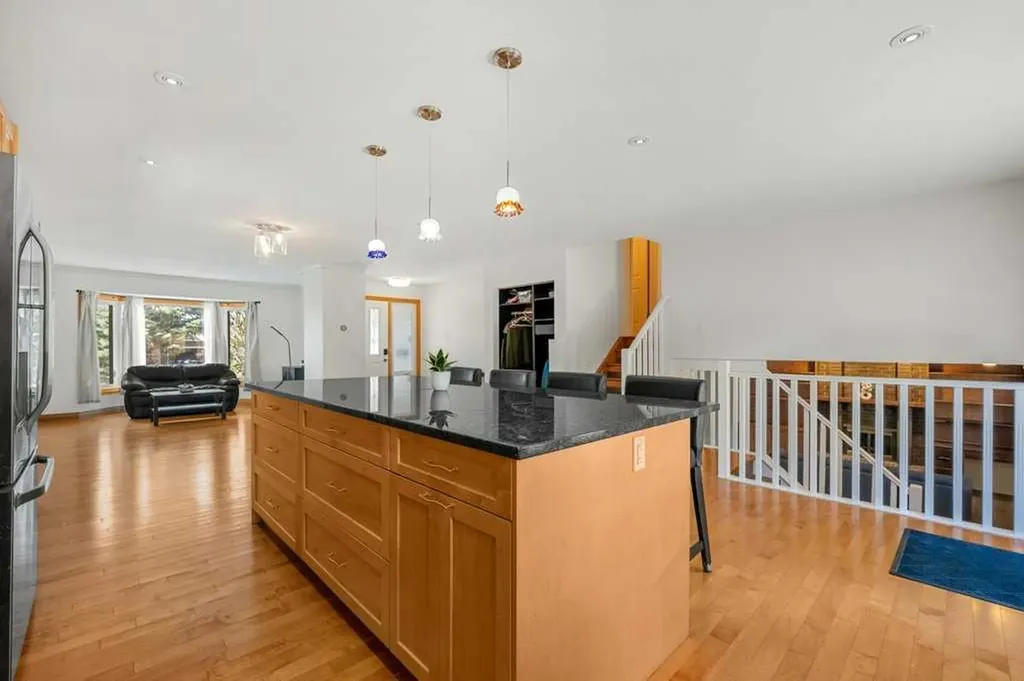 6108 Dalcastle Link NW Calgary AB T3A 2P5
