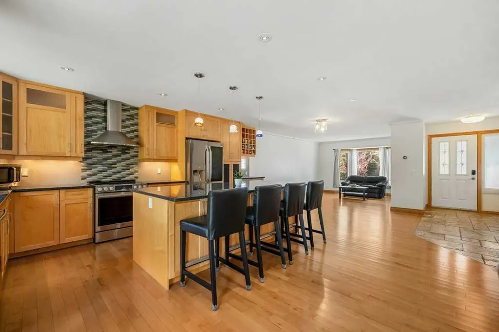 6108 Dalcastle Link NW Calgary AB T3A 2P5
