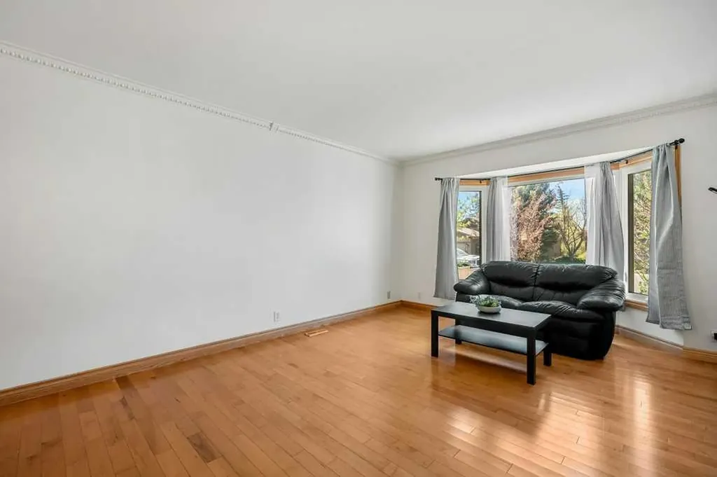 6108 Dalcastle Link NW Calgary AB T3A 2P5