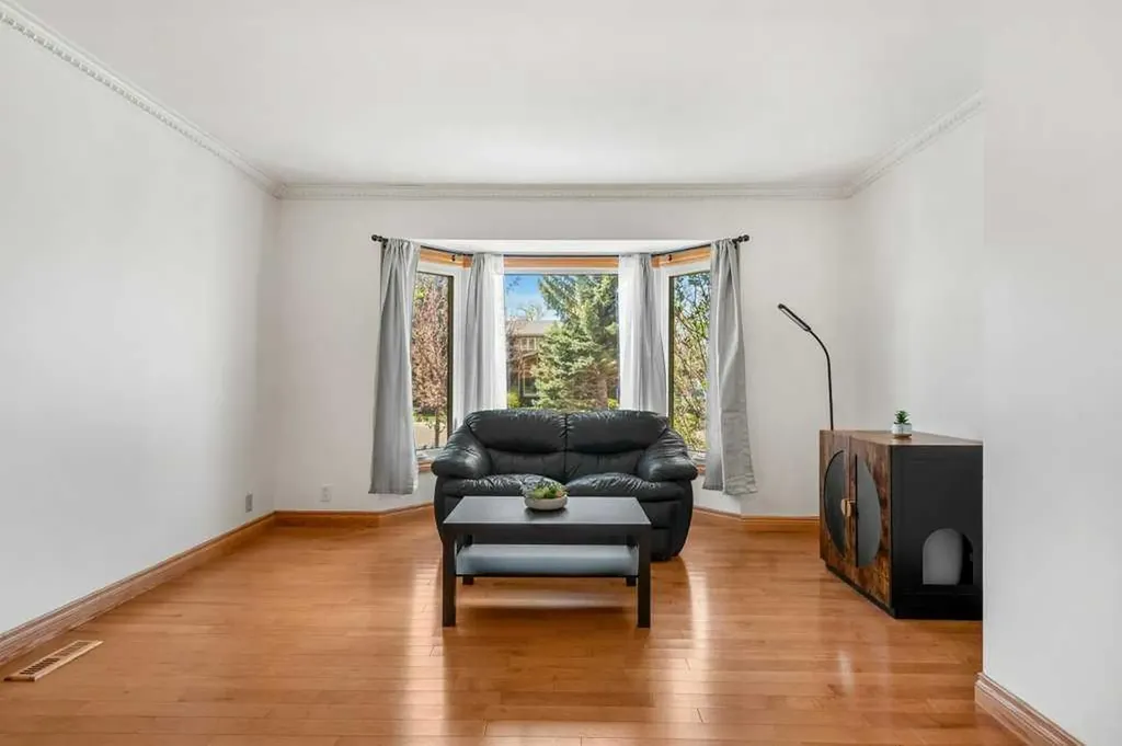 6108 Dalcastle Link NW Calgary AB T3A 2P5
