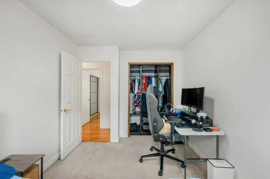 6108 Dalcastle Link NW Calgary AB T3A 2P5