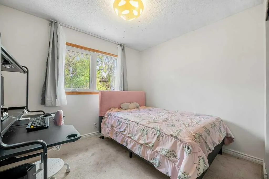6108 Dalcastle Link NW Calgary AB T3A 2P5