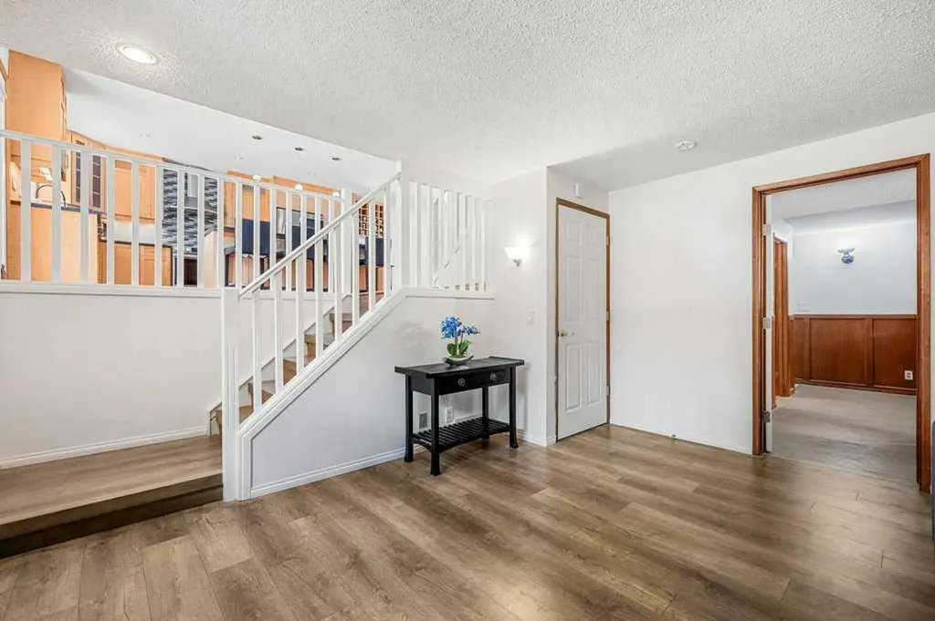 6108 Dalcastle Link NW Calgary AB T3A 2P5