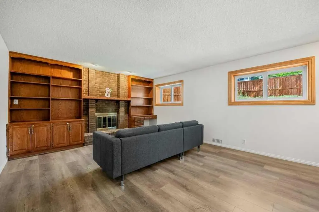 6108 Dalcastle Link NW Calgary AB T3A 2P5