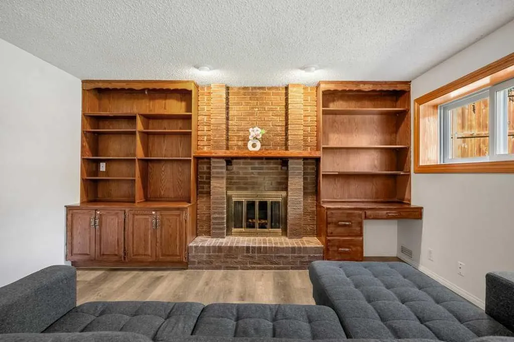 6108 Dalcastle Link NW Calgary AB T3A 2P5