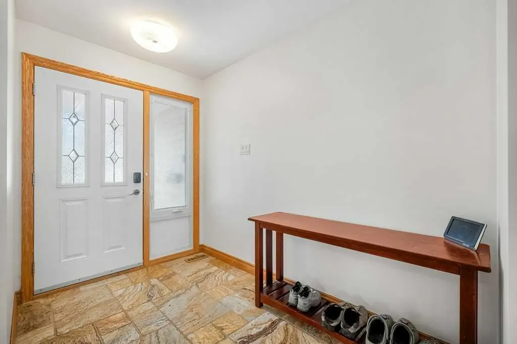 6108 Dalcastle Link NW Calgary AB T3A 2P5