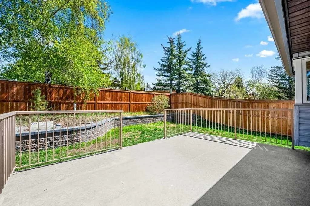 6108 Dalcastle Link NW Calgary AB T3A 2P5