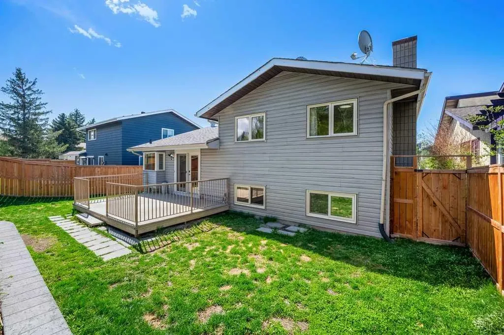 6108 Dalcastle Link NW Calgary AB T3A 2P5