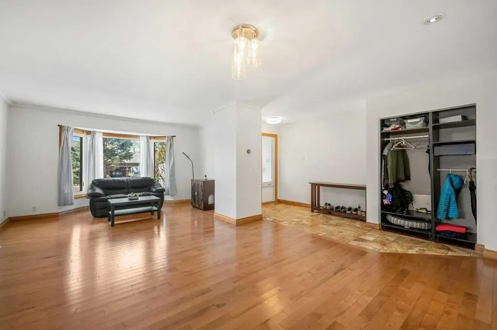 6108 Dalcastle Link NW Calgary AB T3A 2P5