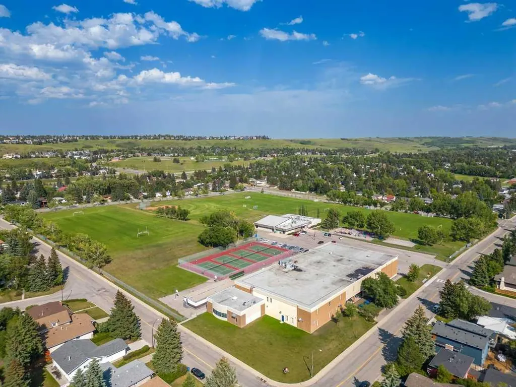 6108 Dalcastle Link NW Calgary AB T3A 2P5