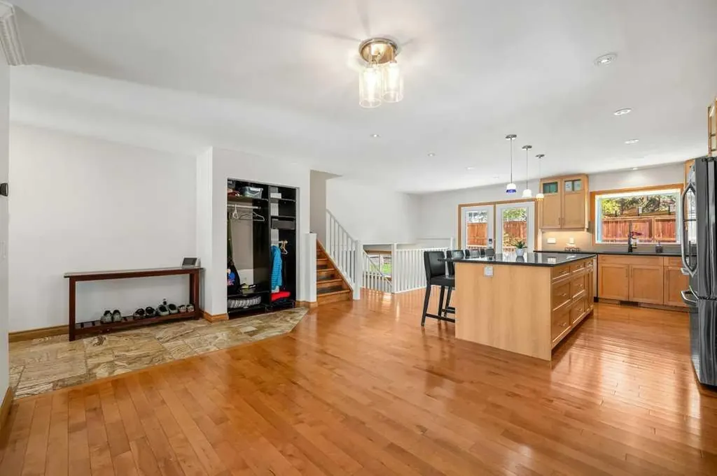 6108 Dalcastle Link NW Calgary AB T3A 2P5