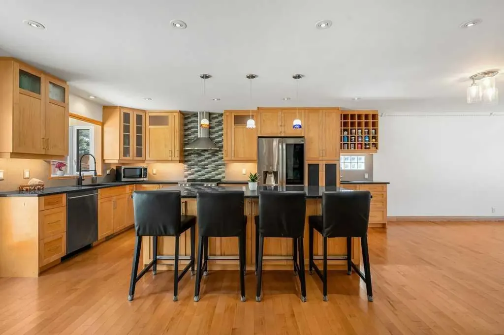 6108 Dalcastle Link NW Calgary AB T3A 2P5