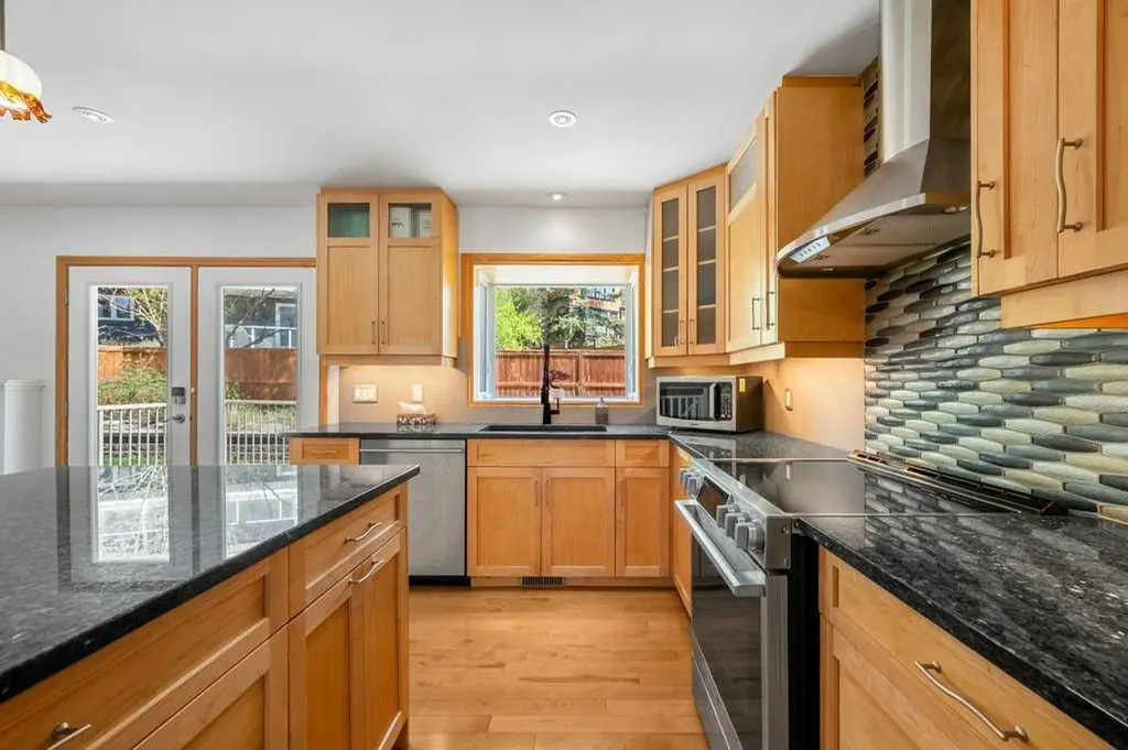 6108 Dalcastle Link NW Calgary AB T3A 2P5