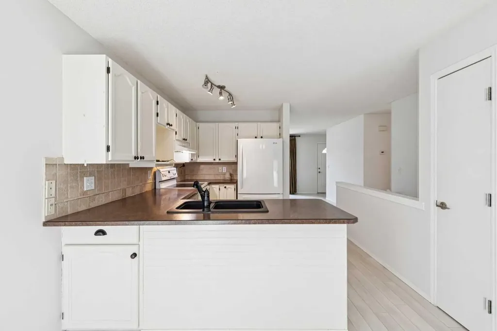 105 Elm Place Okotoks AB T1S 1Y9