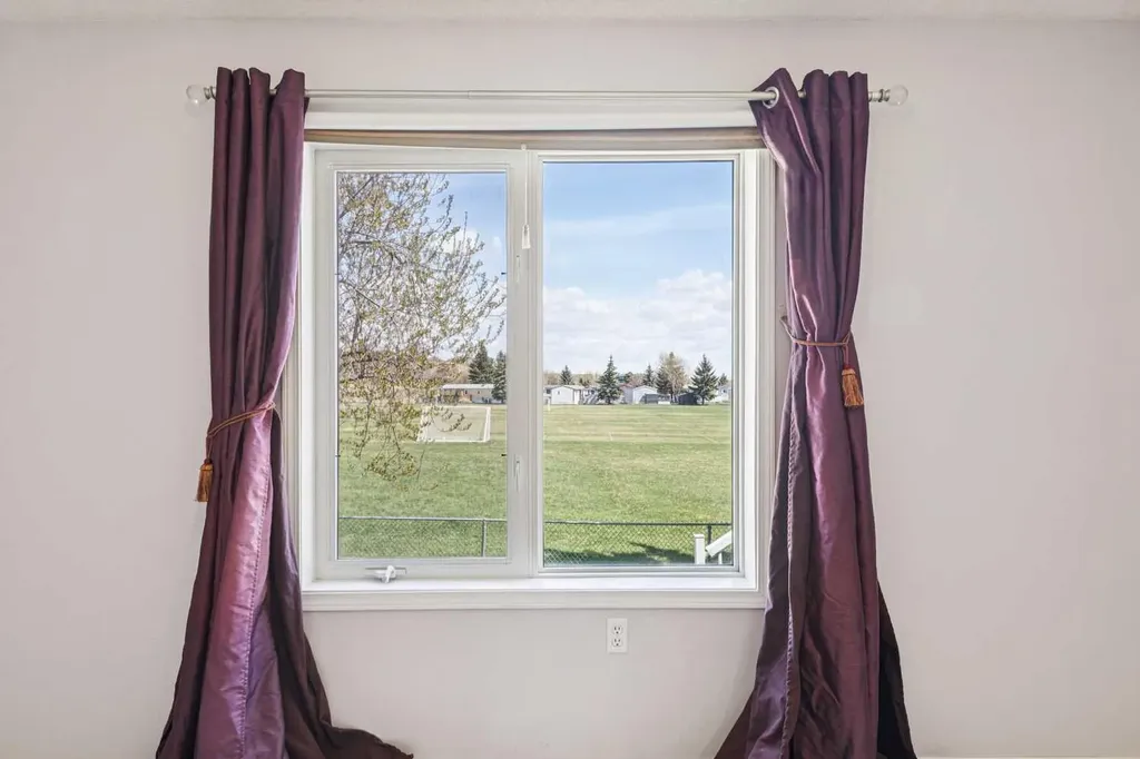 105 Elm Place Okotoks AB T1S 1Y9
