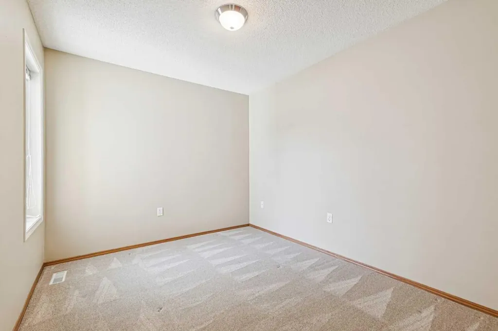 105 Elm Place Okotoks AB T1S 1Y9