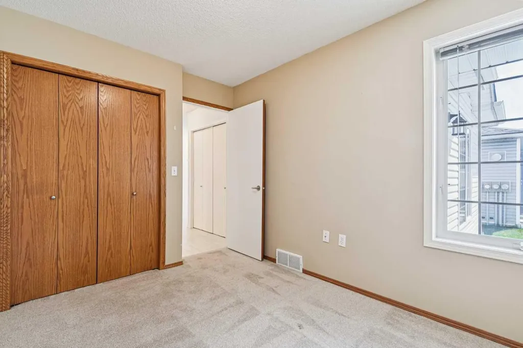105 Elm Place Okotoks AB T1S 1Y9