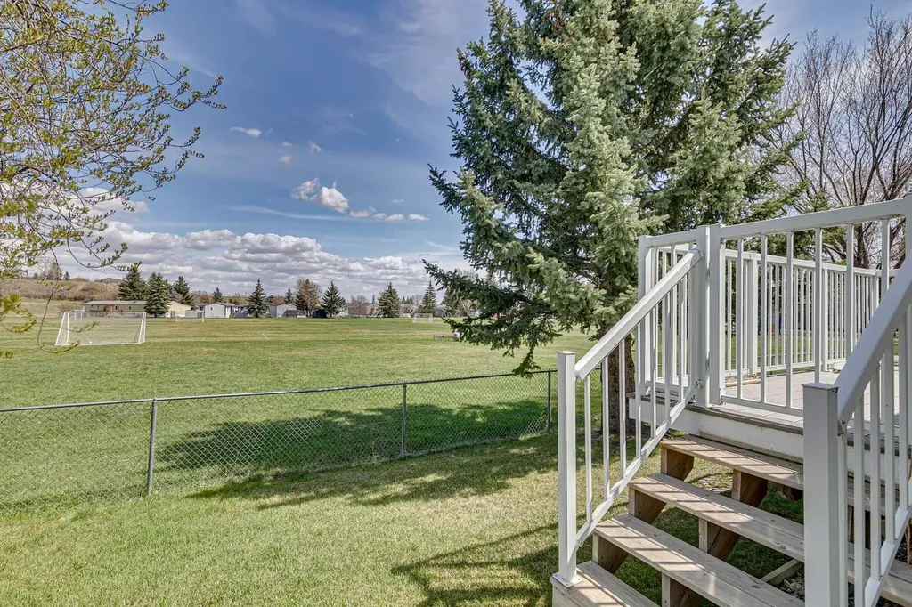 105 Elm Place Okotoks AB T1S 1Y9