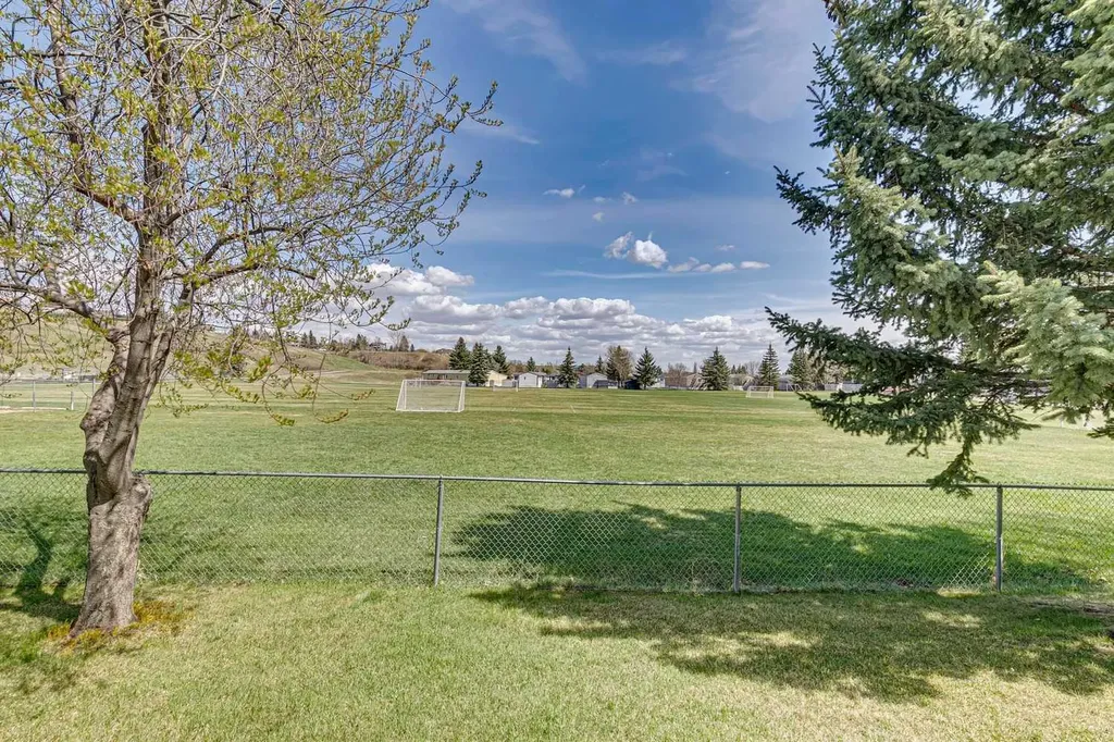 105 Elm Place Okotoks AB T1S 1Y9