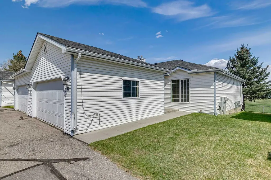105 Elm Place Okotoks AB T1S 1Y9