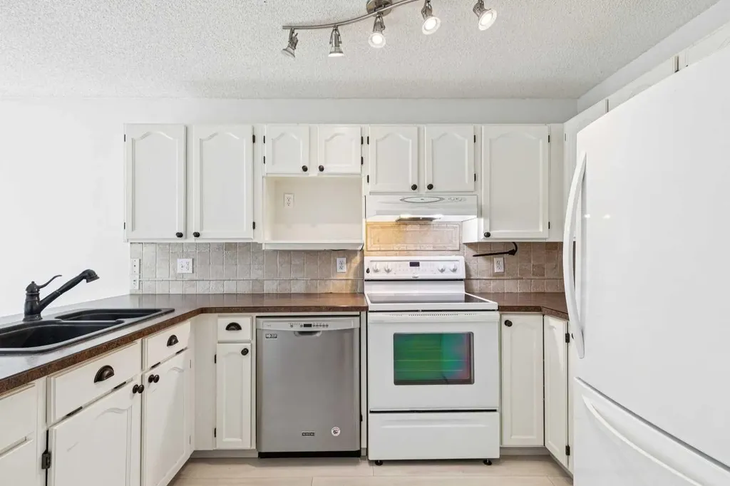 105 Elm Place Okotoks AB T1S 1Y9