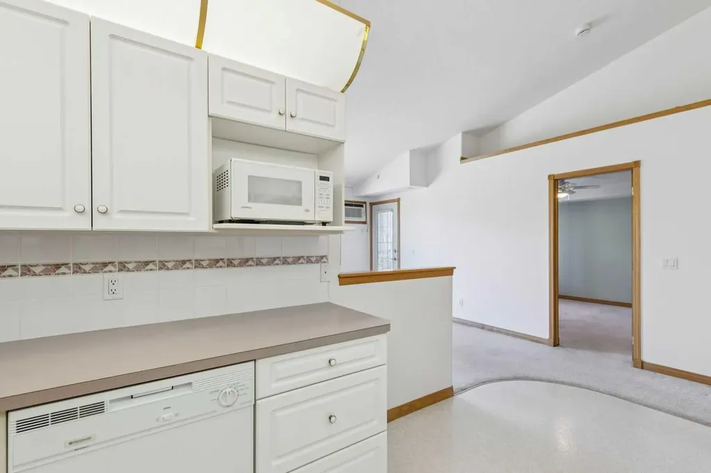 6868 Sierra Morena Boulevard SW Calgary AB T3H 3R6