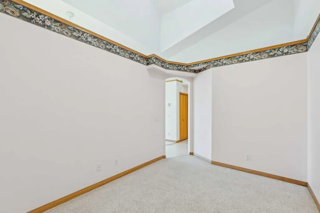 6868 Sierra Morena Boulevard SW Calgary AB T3H 3R6