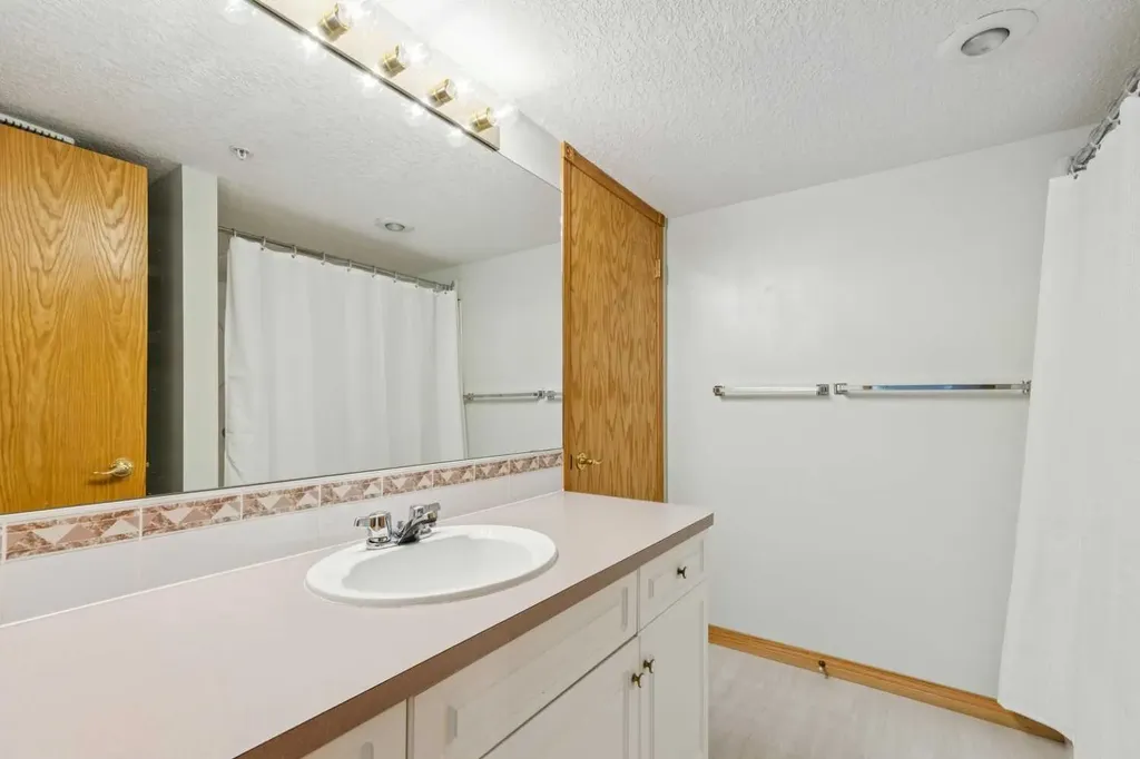6868 Sierra Morena Boulevard SW Calgary AB T3H 3R6