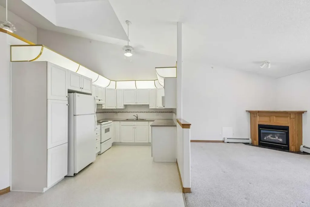 6868 Sierra Morena Boulevard SW Calgary AB T3H 3R6