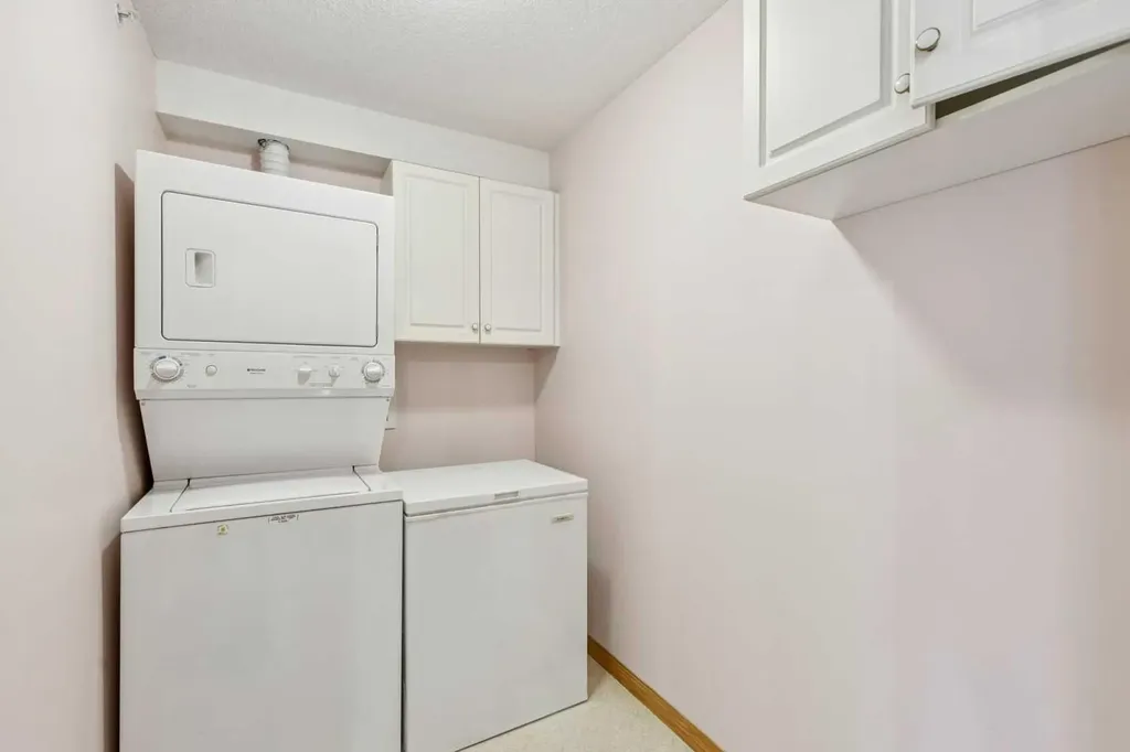 6868 Sierra Morena Boulevard SW Calgary AB T3H 3R6