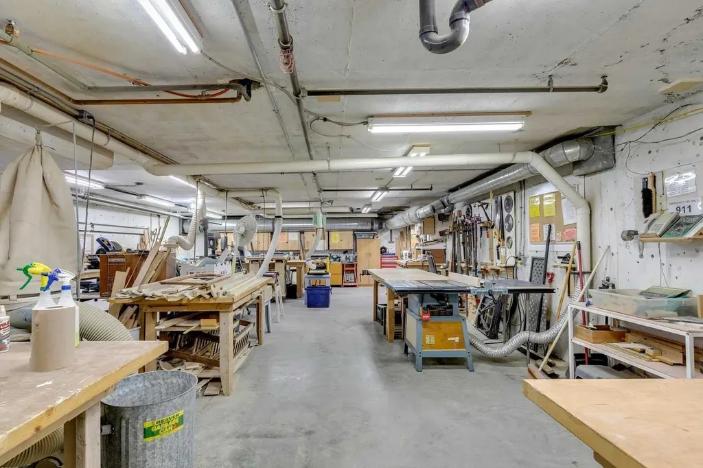 6868 Sierra Morena Boulevard SW Calgary AB T3H 3R6