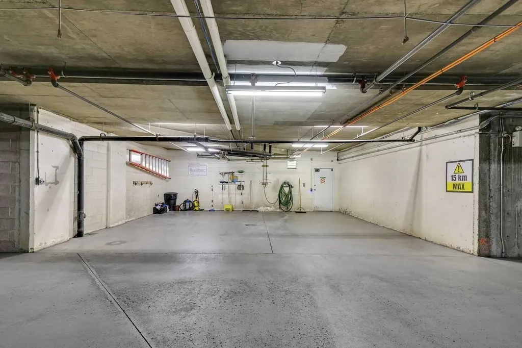 6868 Sierra Morena Boulevard SW Calgary AB T3H 3R6
