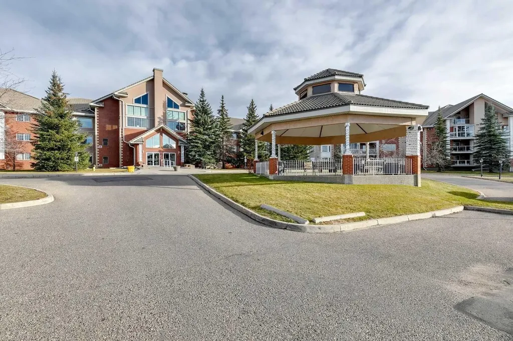 6868 Sierra Morena Boulevard SW Calgary AB T3H 3R6