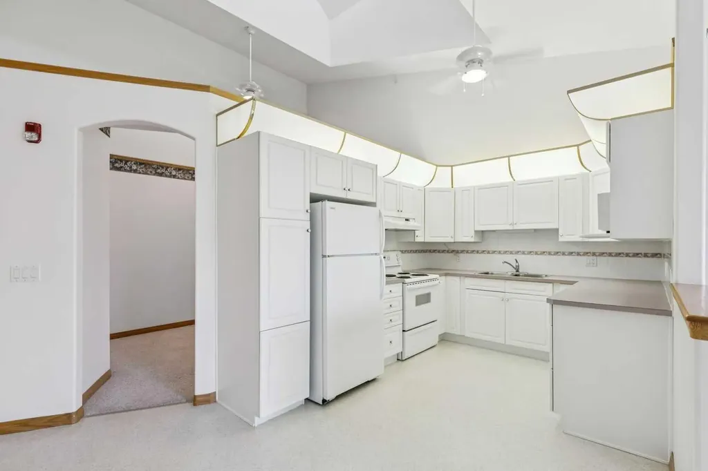6868 Sierra Morena Boulevard SW Calgary AB T3H 3R6