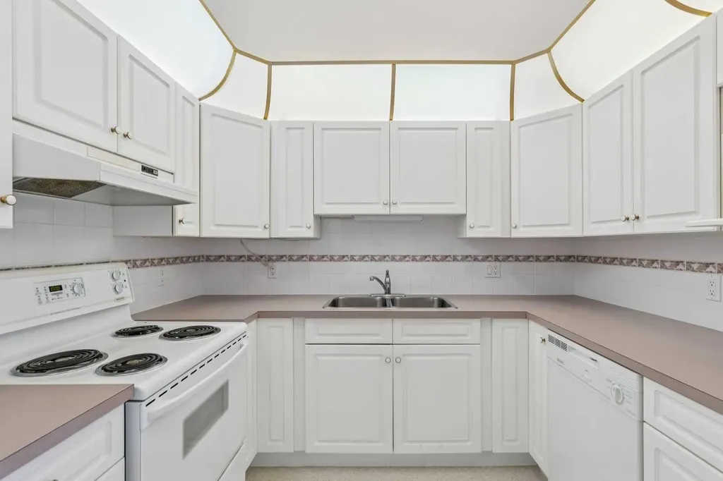 6868 Sierra Morena Boulevard SW Calgary AB T3H 3R6