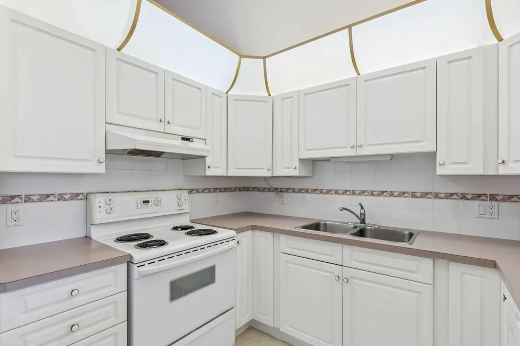 6868 Sierra Morena Boulevard SW Calgary AB T3H 3R6
